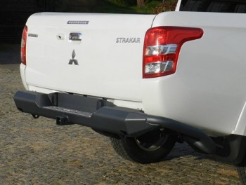 Parachoque trasero con peldaño L200 Triton 2015-2019